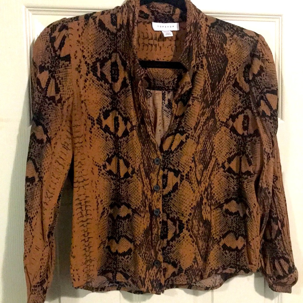 Cute cropped long sleeve top